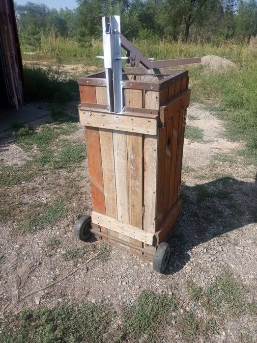 Пресс ручной для сена