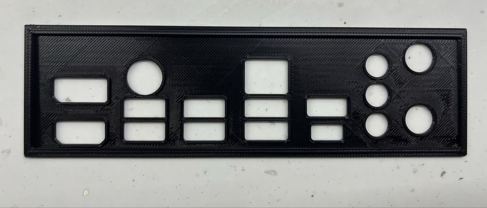 Shield IO personalizat placă de bază (I/O Backplate)