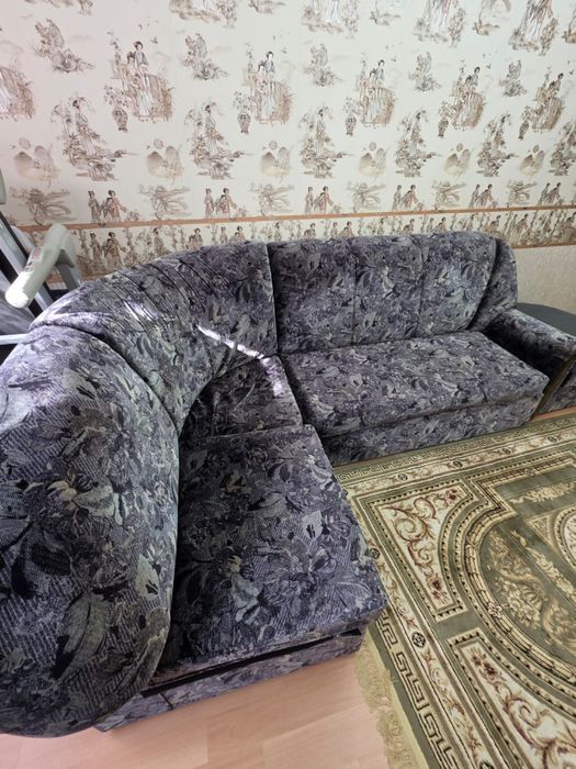 Отдам даром диван