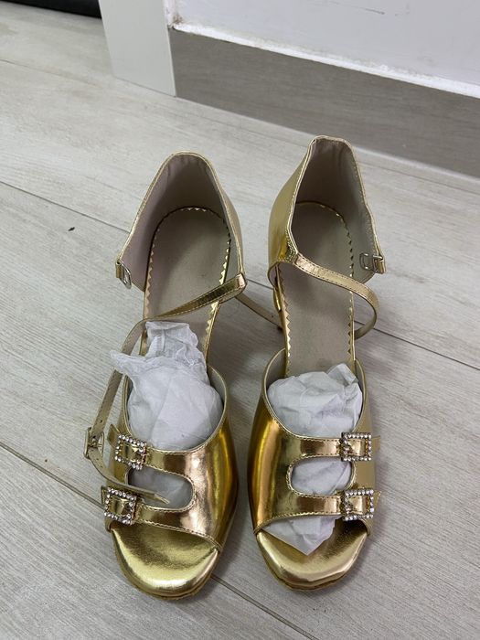 Sandale noi pentru dans latino