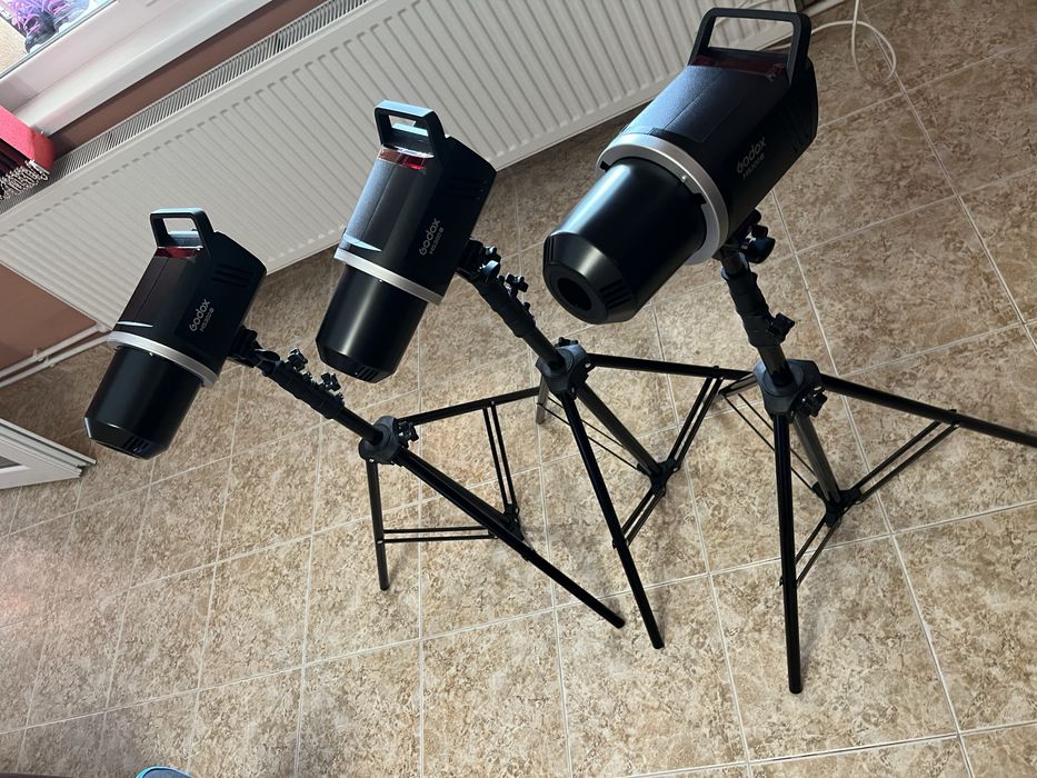 Godox MS300V 3 броя чисто нови светкавици