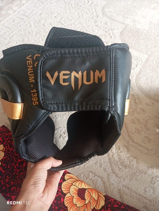 продам два боксерских шлема UFC и Venum
