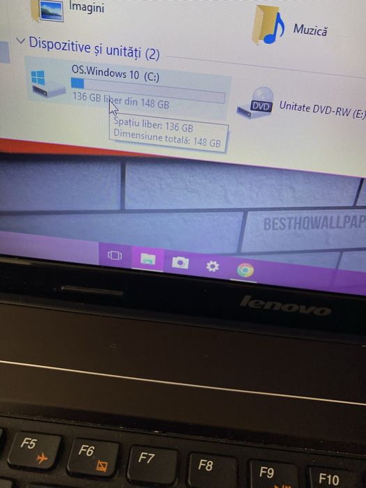 Laptop Lenovo intel core i5,Display 15,6 led,Windows 10 Pro,6gb ram,250gb memorie perfect functional cu incarcator