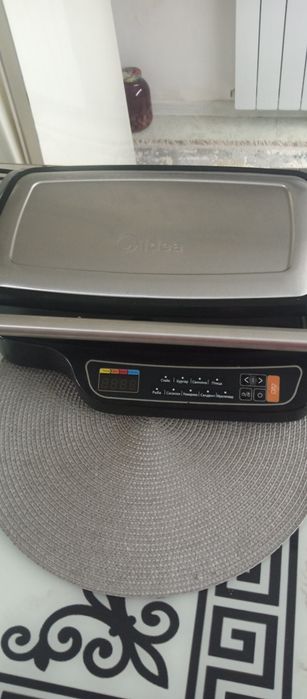 Продам грильницу Мидеа