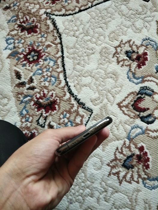 Продам Iphone XS