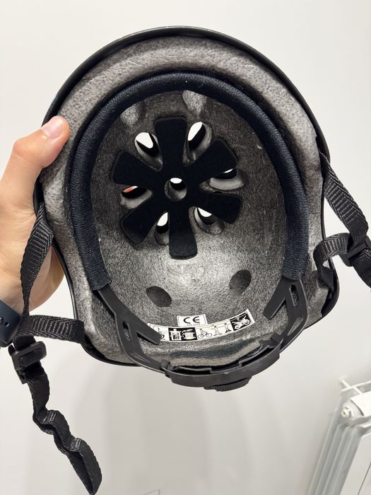 Каска Desigual нова