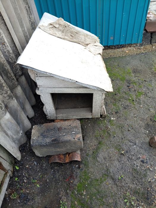 Собачья будка. Самодельная