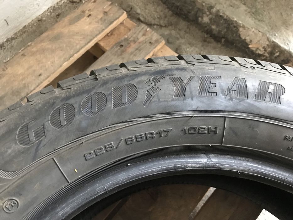 2 anvelope de iarna 225 65 17 Goodyear