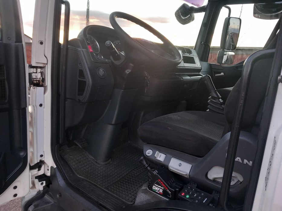 Man TGL bacula si macara