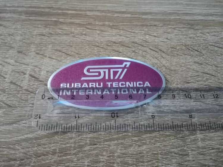 Subaru STi розова емблема