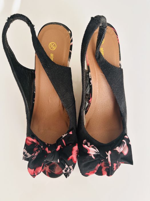 Сандали на платформа