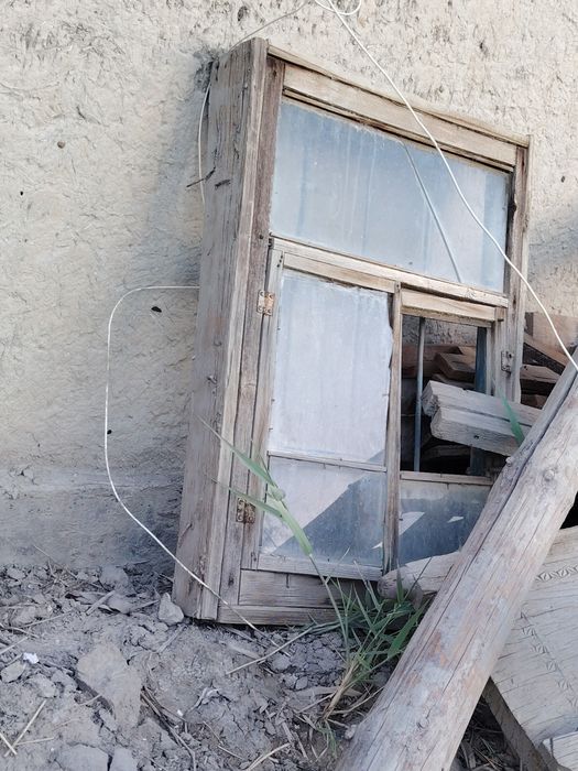 Deraza sotiladi akfaadan kamchiligi yo'q sal eskiroq lkn yuvsa zo'r