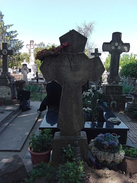 Vand loc de veci, Cimitirul Eternitatea Galati