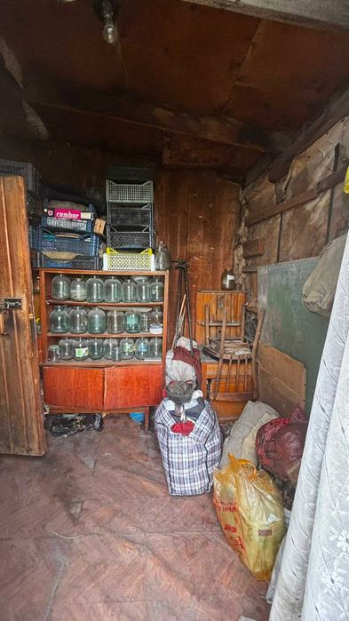 продается однокомнатный дом (барак)