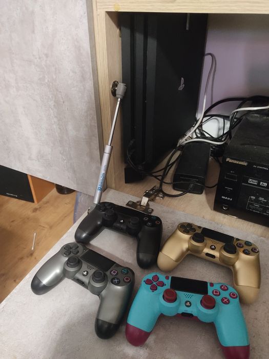 Продаю Playstation 4 pro 1 trb