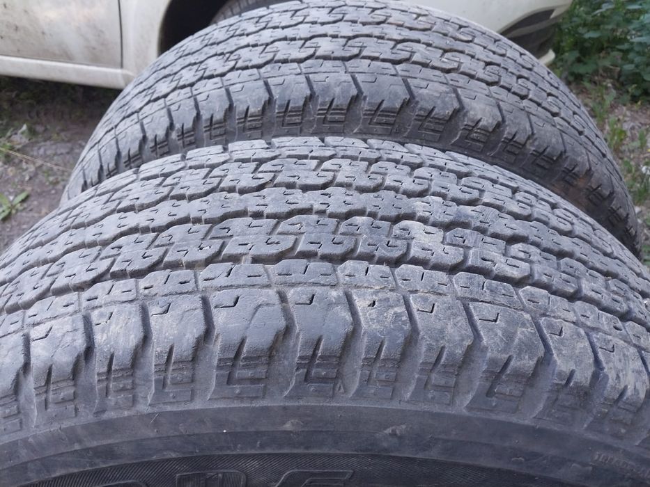 2 шины Bridgestone 265 65 R17.
