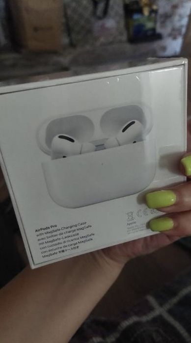 Наушники Apple AirPods Pro белый