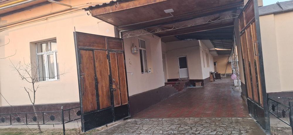 Nazarbek beshqorgon mahallasida  SROCHNIY uchaska sotiladi ozimizani u