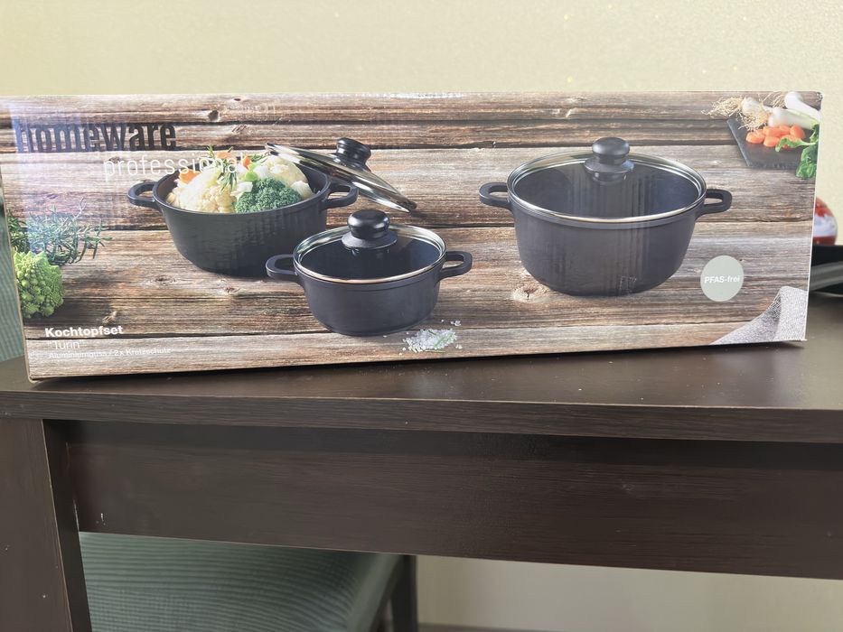 Комплект чисто нови тенджери за готвене - 3 броя