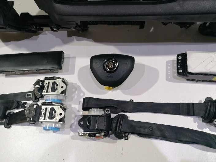 Skoda Karoq kit airbag / plansa de bord / set centuri