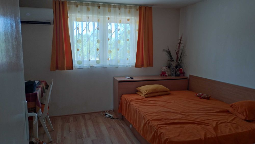 Дава се под наем Къща в с. Поляна, Област Силистра - 200 кв.м за 130000 € - Снимка #12