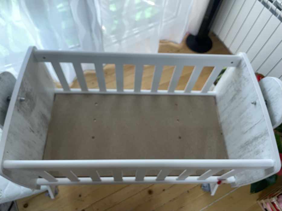 Дървена кошара люлка  на колела с удобен алое вера матрак