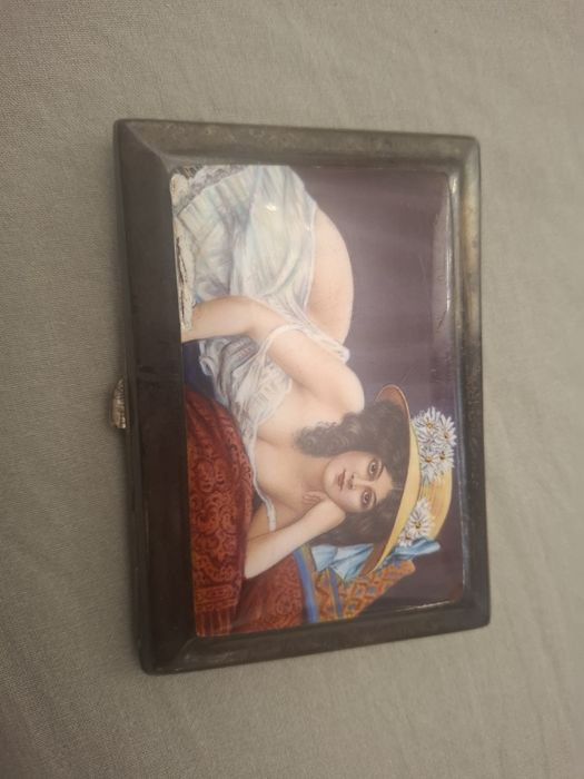 Tabachera veche email