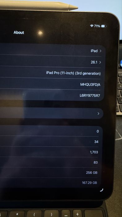 iPad Pro M1 2021 3rd Gen 256GB Magic Keyboard