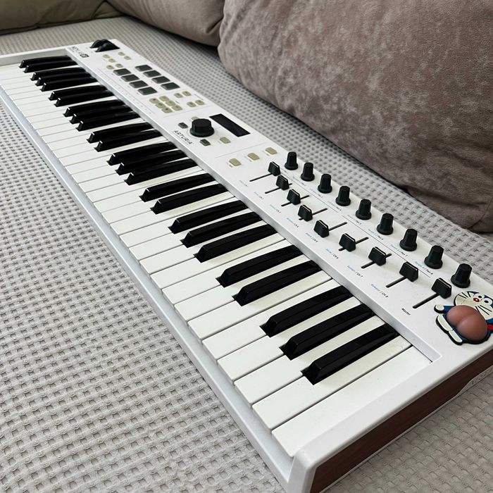Arturia KeyLab Essential 61 + чехол — отличное состояние
