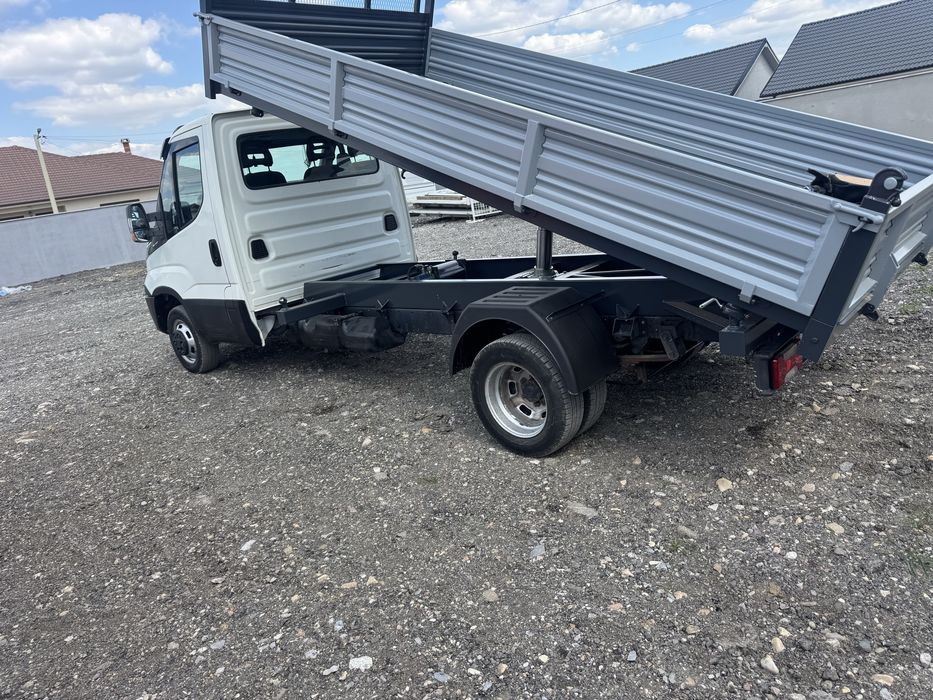 Iveco basculabil pe 3 parti