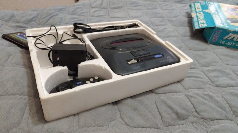 Sega mega drive 2 продам оригинал без минусов