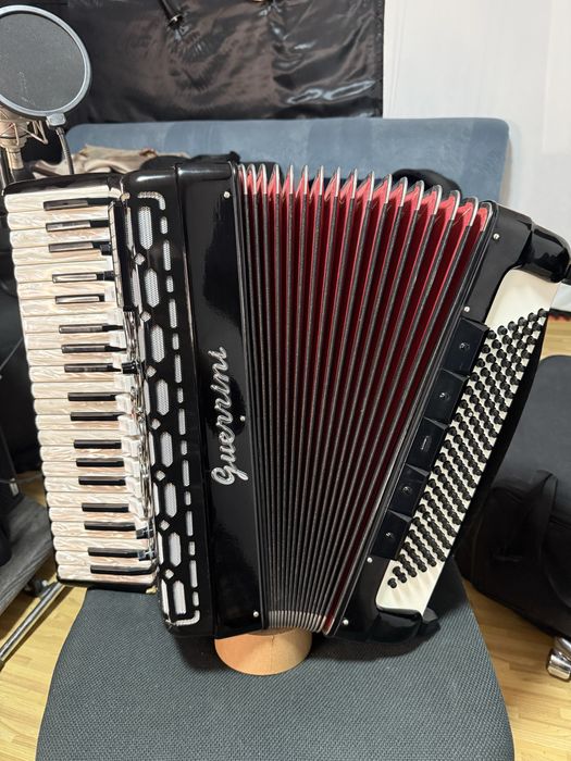 Acordeon cu midi Guerrini