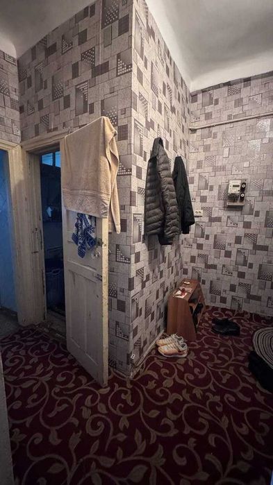 Парк Фуркат Мирабадский  2 ком 44м2 кирпичь Балкон можно под офис