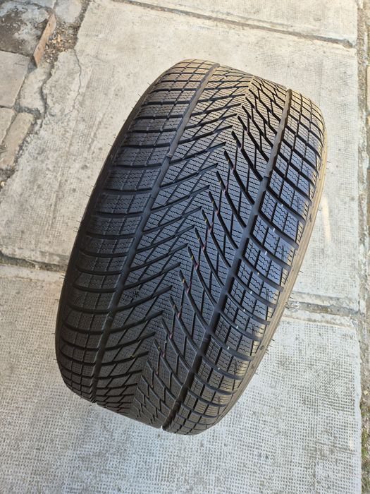 O bucată 285/40 R20 M+S iarnă - una Goodyear Continental Pirelli
