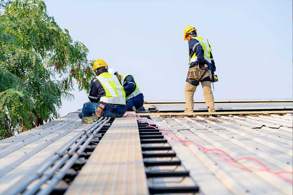 Acoperisuri rezistente cu montaj tabla si reparatiii cu garantie