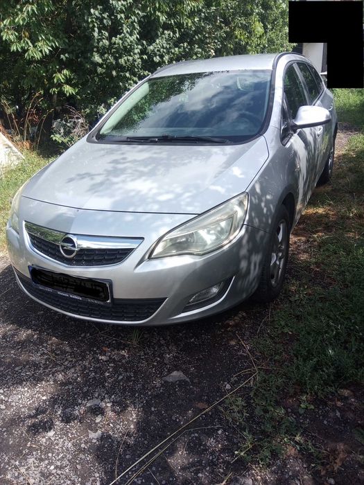 Opel Astra J Sport Tourer 2011