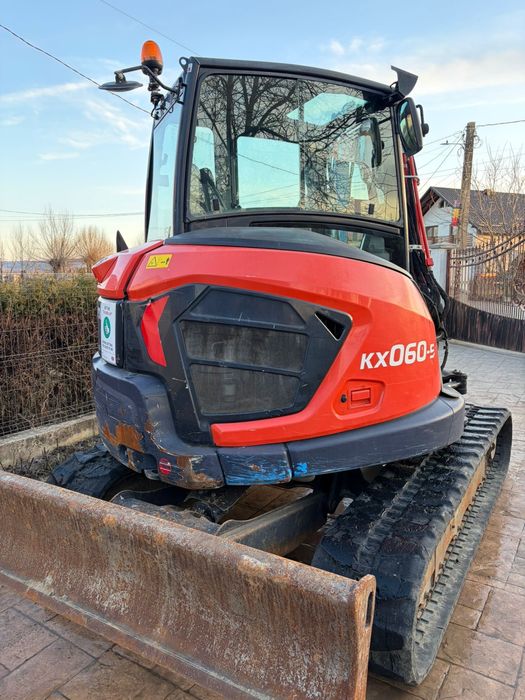 Excavator de 6t de inchiriat/ dumper 6t.