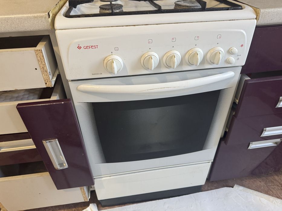 Продам газовую плиту