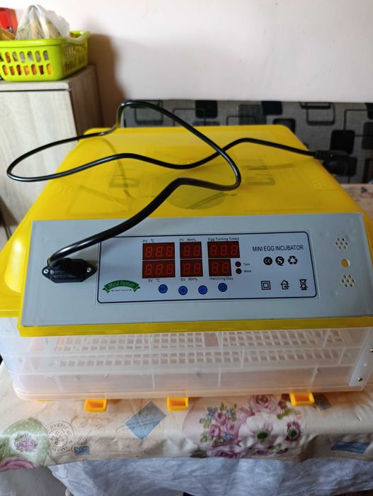Vând incubator automat ouă găină/ prepeliță