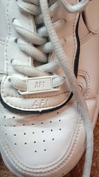 Кроссовки белые женские