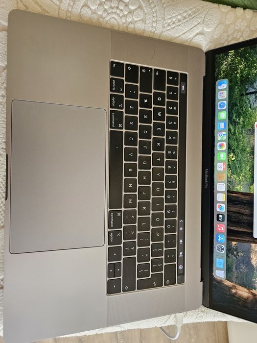 MacBook Pro 15 (2018) - i9 / 32GB RAM / Space Gray