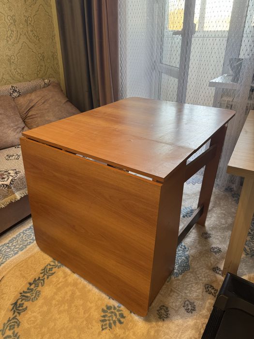 Продается стол книжка