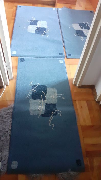 Vând set covoare dormitor