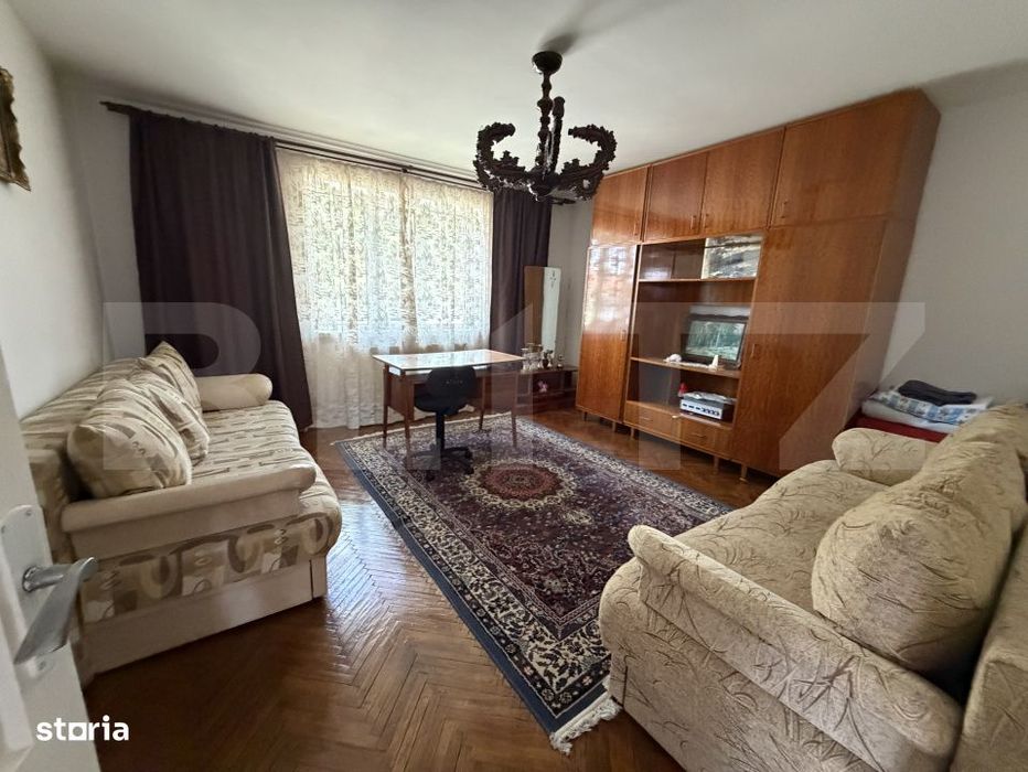 Casa de vanzare, 5 camere si un teren de 500 mp