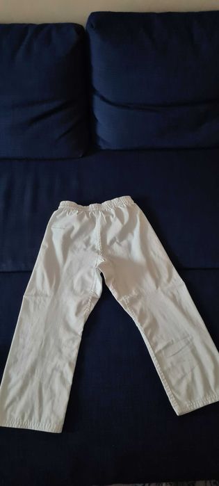 Детски екип за карате/айкидо с връзки отвътре