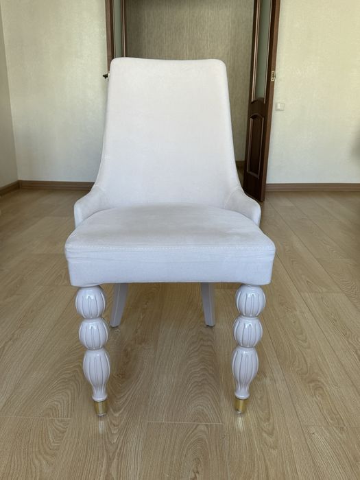 Прадётся мягкие стулья