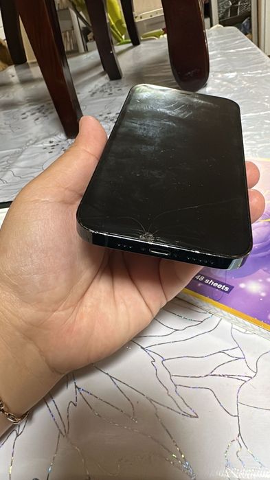 Продаю айфон 12про на запчасти