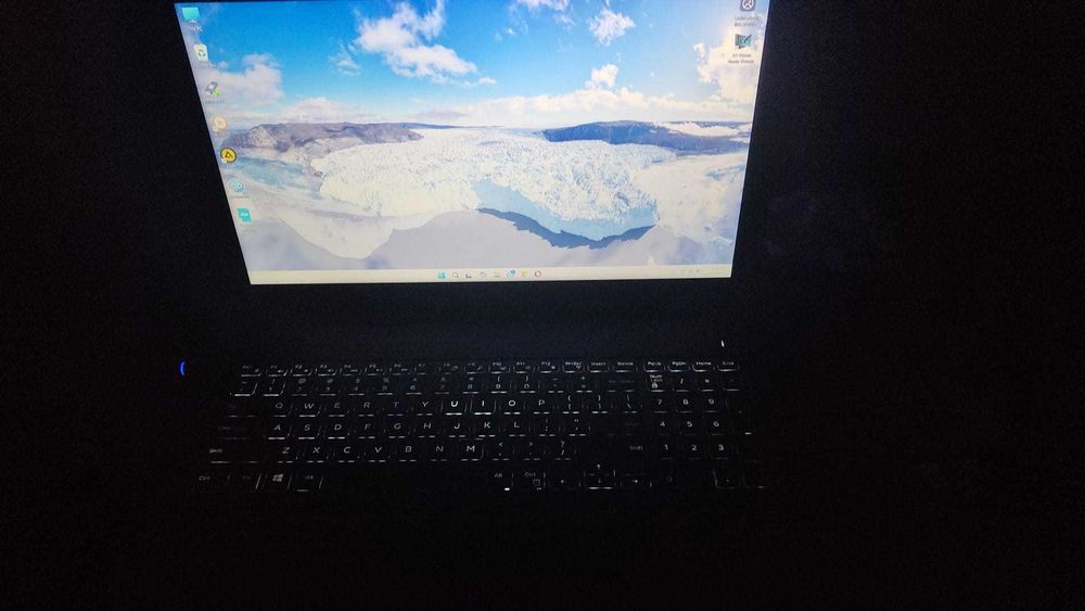 Laptop Dell Inspirion i5 -32 gb RAM,  placa video 4 gb 1050 gb