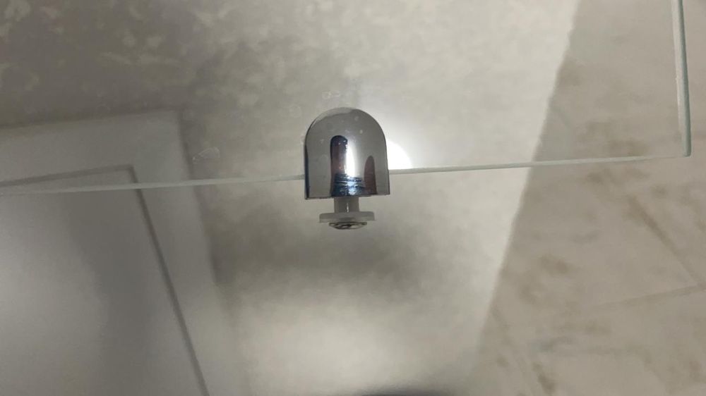 Замена зеркал, стекла. Ремонт мебели.