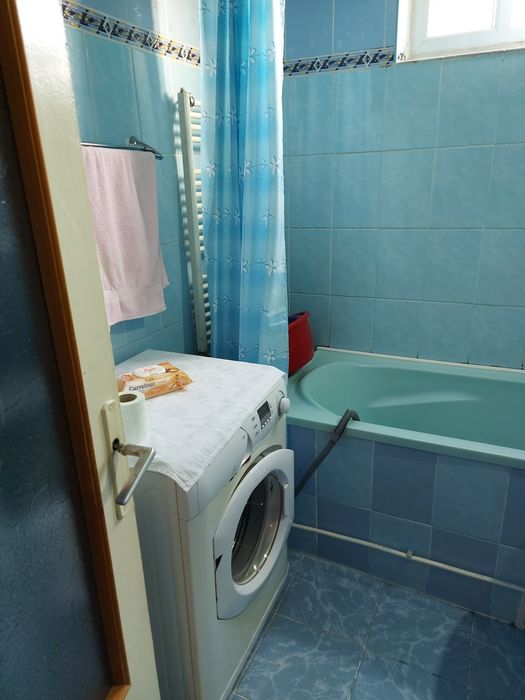 Închiriez apartament decomandat
